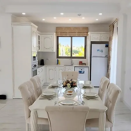 Villa Coast A Goeynuek Canyon With Pool And Sea View Kemer
